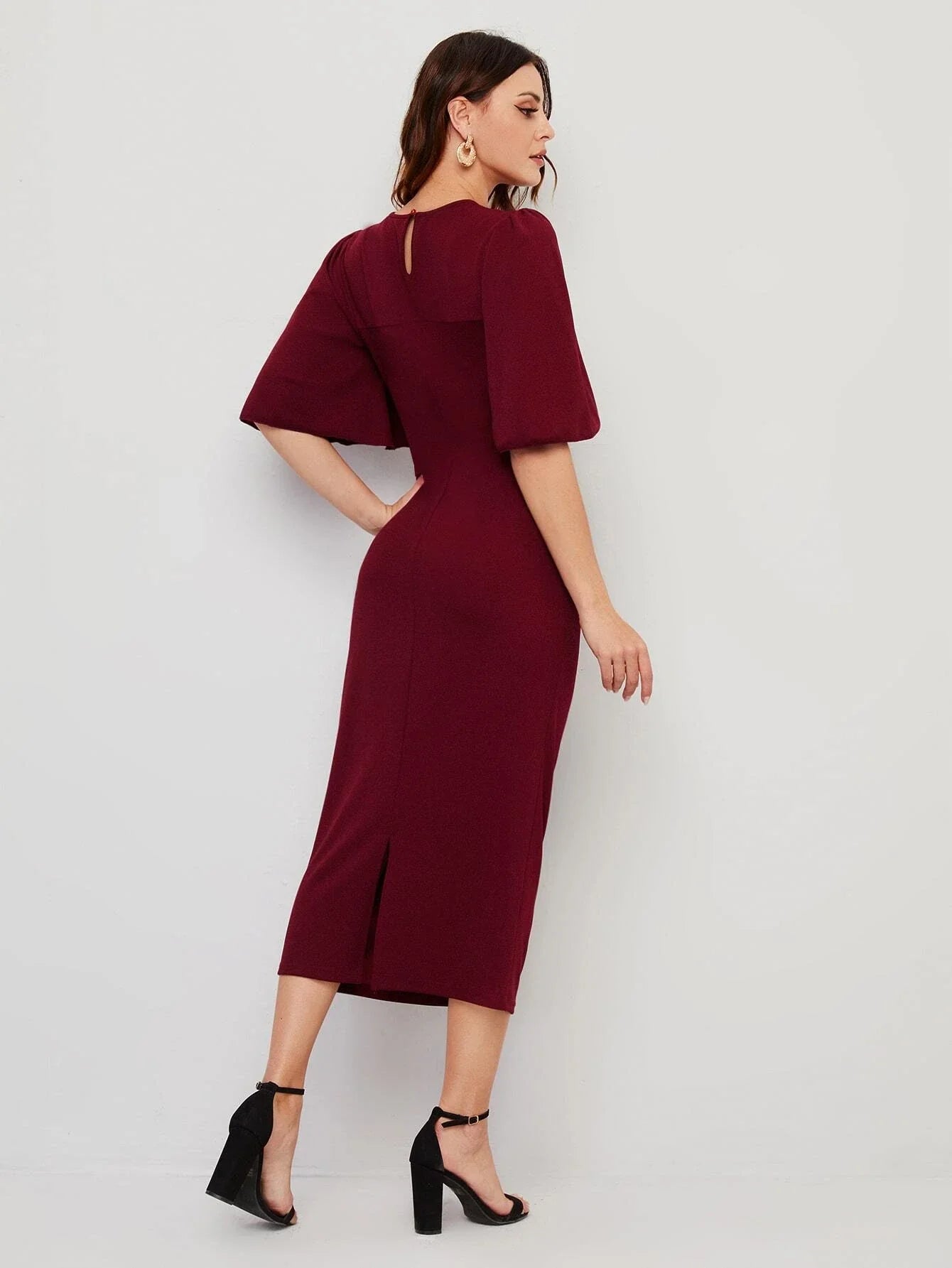 SHEIN Modely Butterfly Sleeve Keyhole Back Split Hem Dress