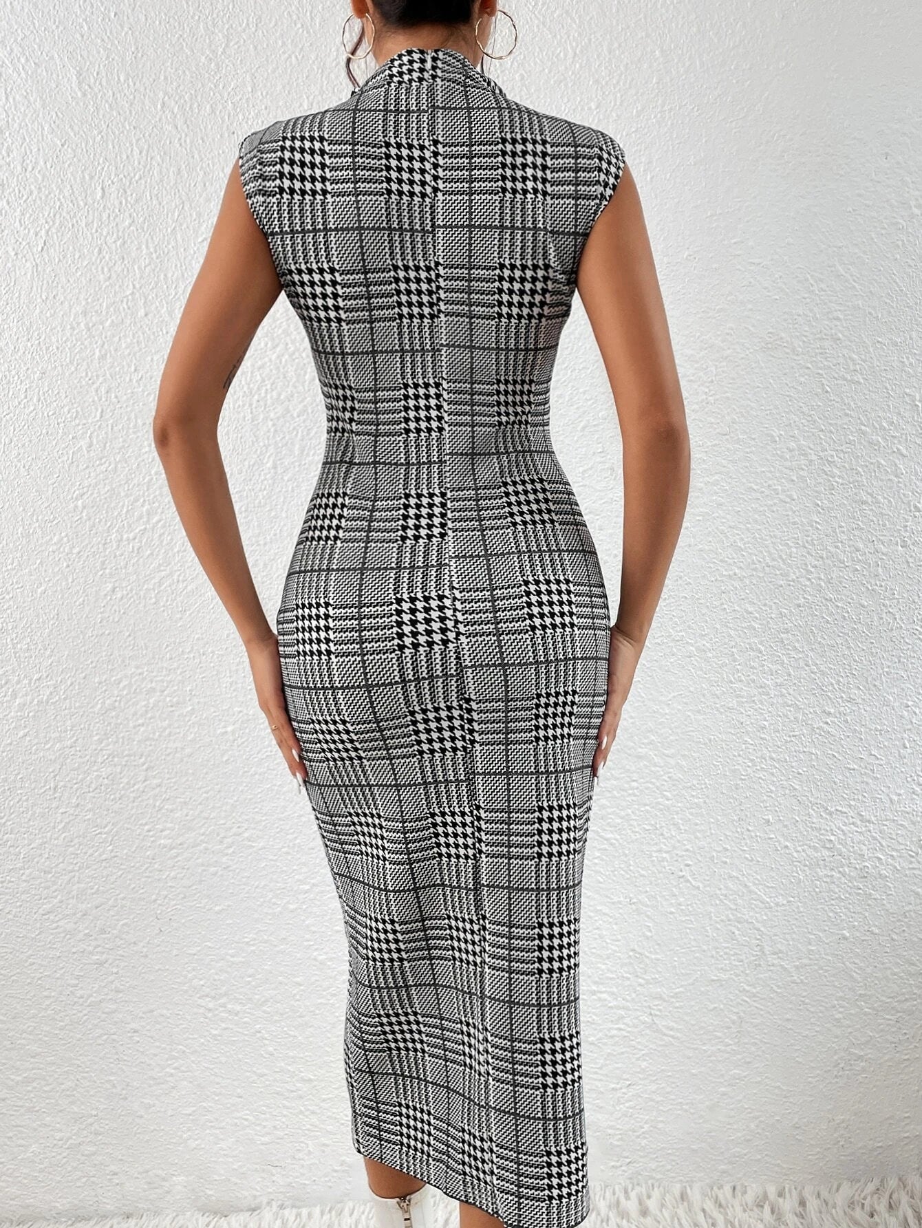 SHEIN Privé Houndstooth Print Mock Neck Sleeveless Bodycon Dress