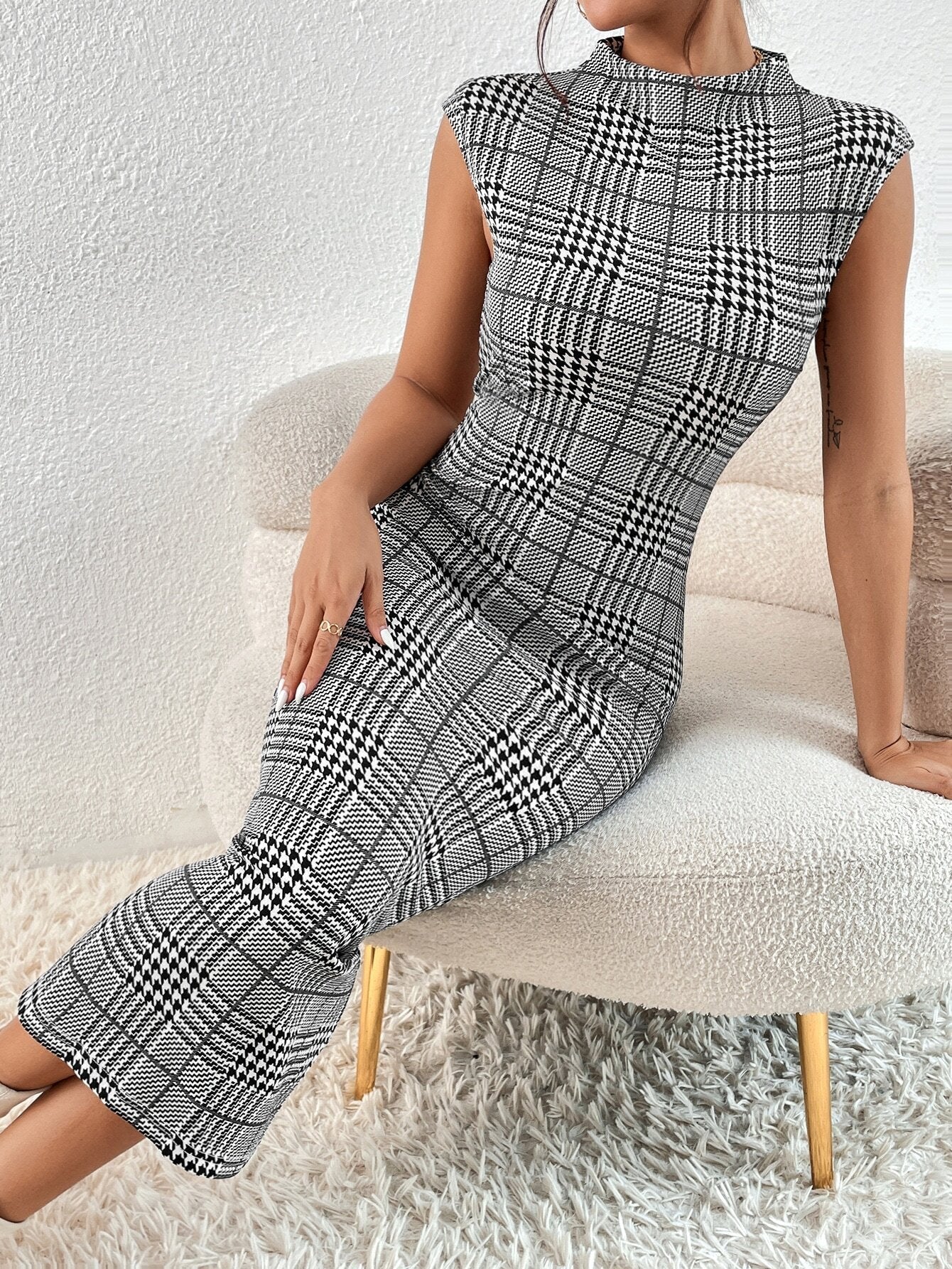 SHEIN Privé Houndstooth Print Mock Neck Sleeveless Bodycon Dress